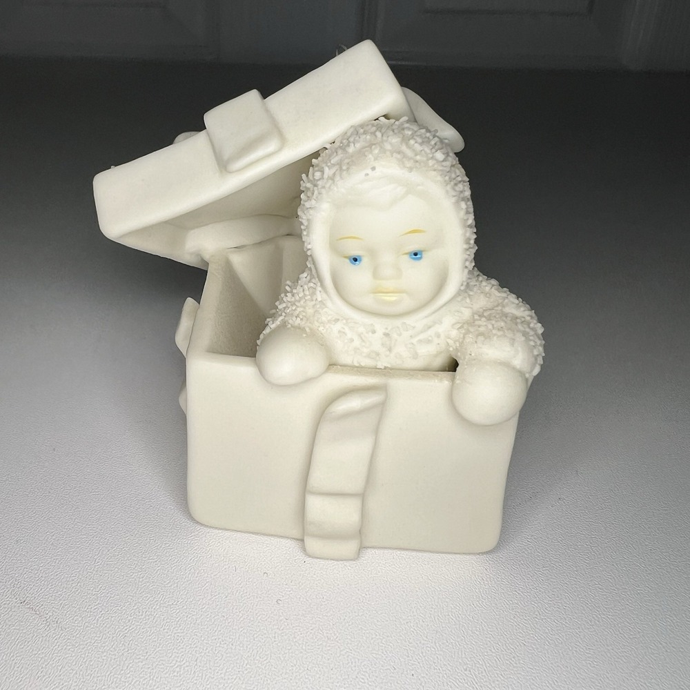 Vtg Department 56 Snowbabies "Surprise" Ornament, model number 7989-8
